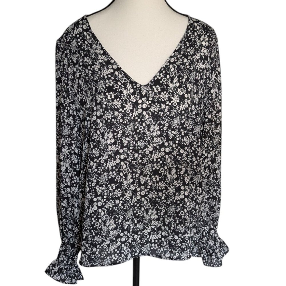 CeCe Black & White Floral Tie Cuff Top – Size Large
